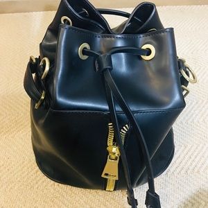 👜Zara Zipper Bucket Bag